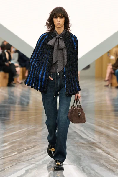 Look 25